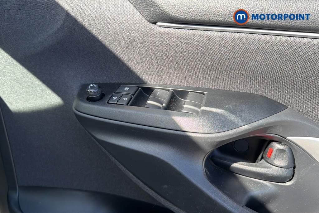 Toyota Yaris Design Automatic Petrol-Electric Hybrid Hatchback - Stock Number (1634781) - 19th supplementary image