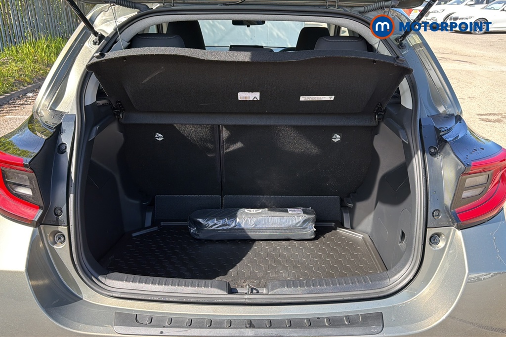 Toyota Yaris Design Automatic Petrol-Electric Hybrid Hatchback - Stock Number (1634781) - 30th supplementary image