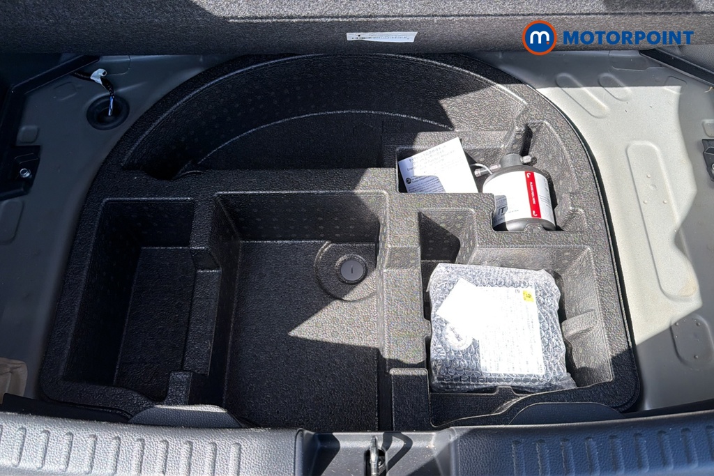 Toyota Yaris Design Automatic Petrol-Electric Hybrid Hatchback - Stock Number (1634781) - 33rd supplementary image