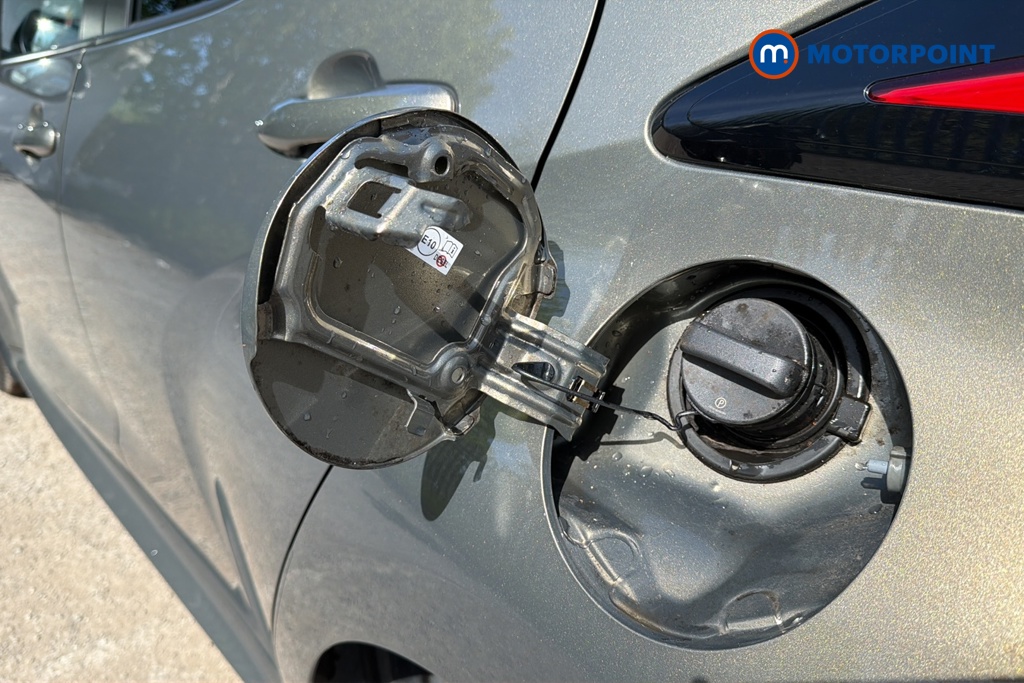 Toyota Yaris Design Automatic Petrol-Electric Hybrid Hatchback - Stock Number (1634781) - 41st supplementary image