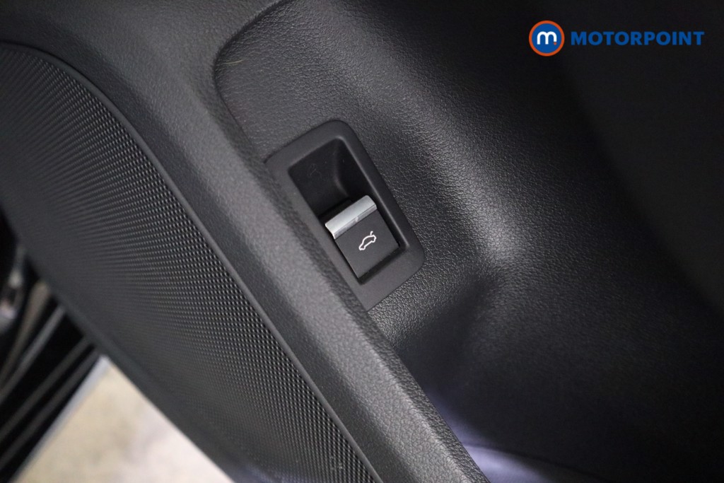 Audi A4 Black Edition Automatic Petrol Estate - Stock Number (1635987) - 16th supplementary image