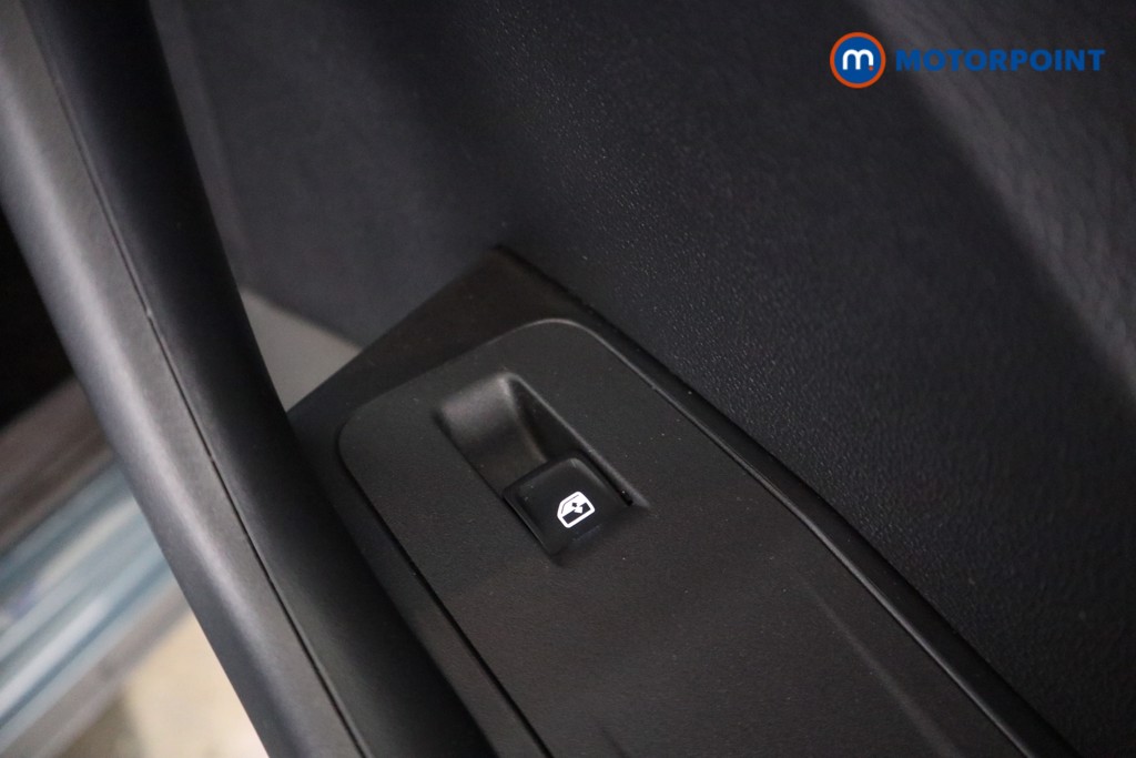 Volkswagen T-Roc Life Manual Petrol SUV - Stock Number (1636829) - 20th supplementary image