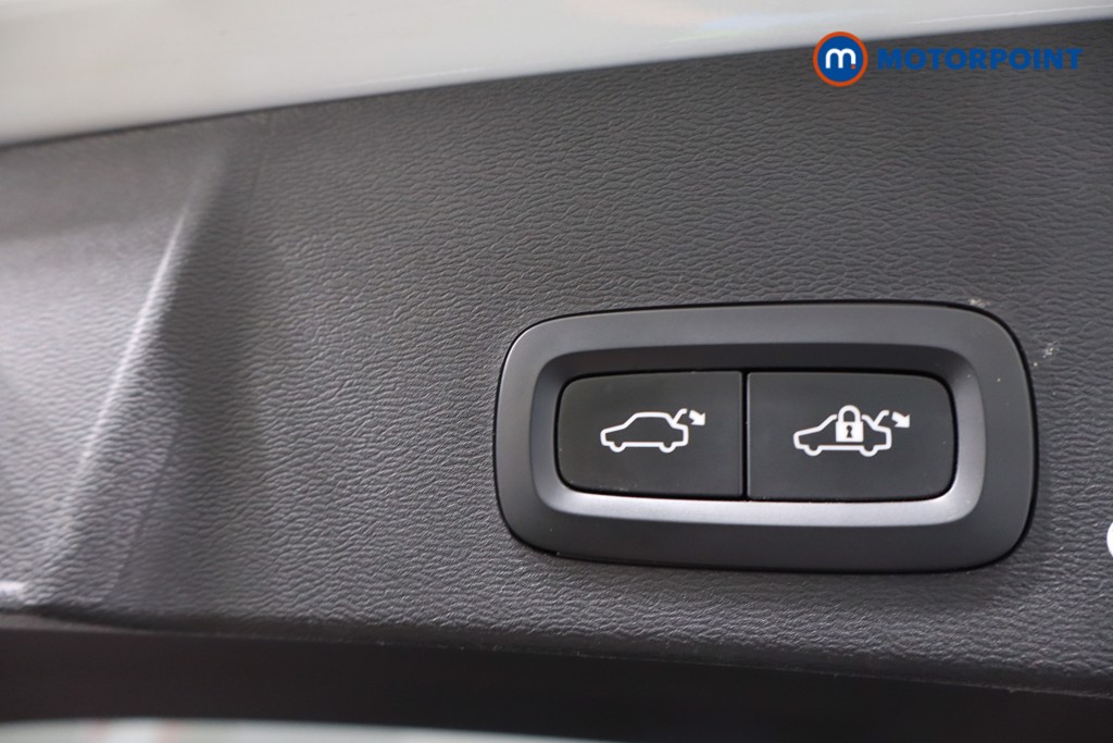 Volvo Xc40 R Design Manual Petrol SUV - Stock Number (1637832) - 37th supplementary image