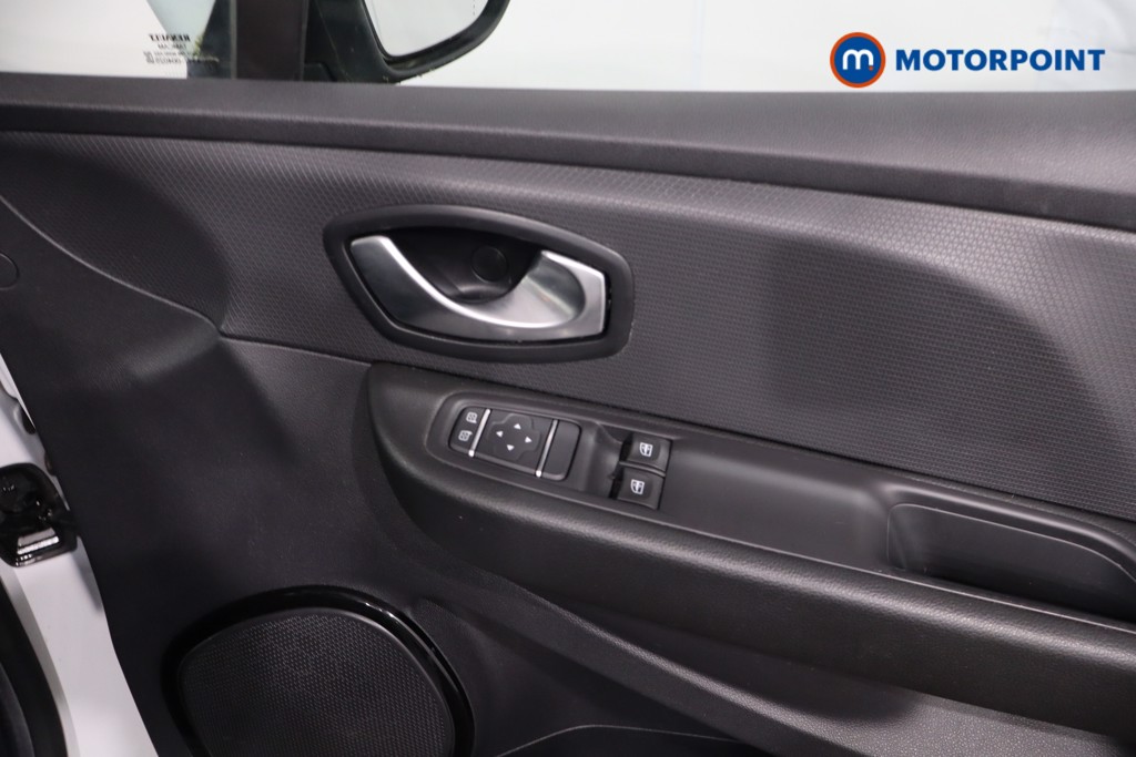 Renault Clio Play Manual Petrol Hatchback - Stock Number (1638070) - 23rd supplementary image