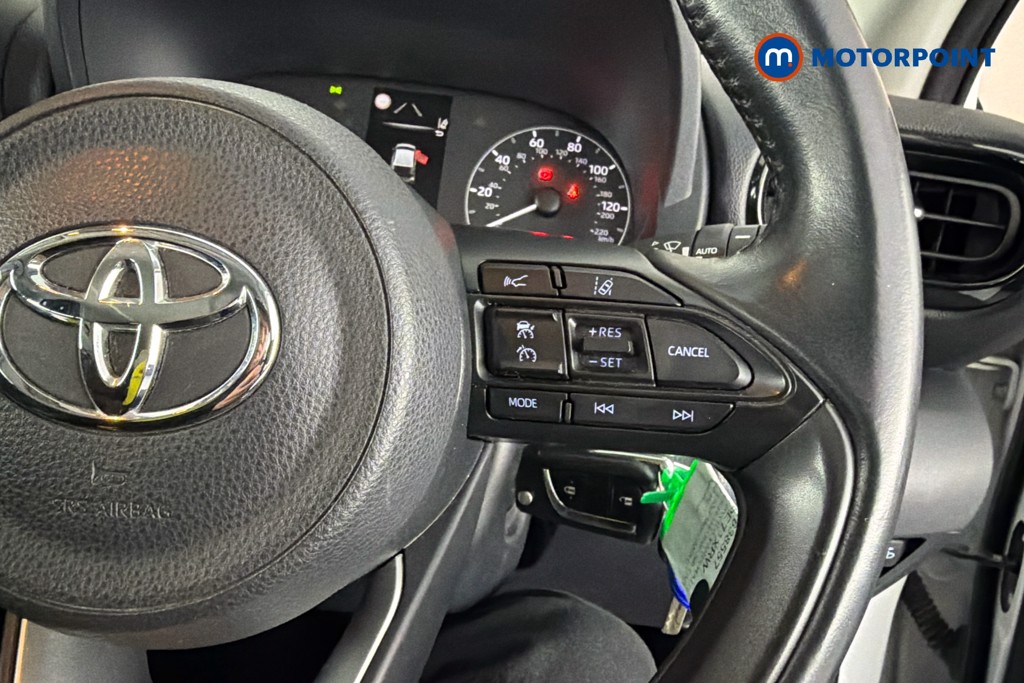 Toyota Yaris Icon Automatic Petrol-Electric Hybrid Hatchback - Stock Number (1638557) - 4th supplementary image