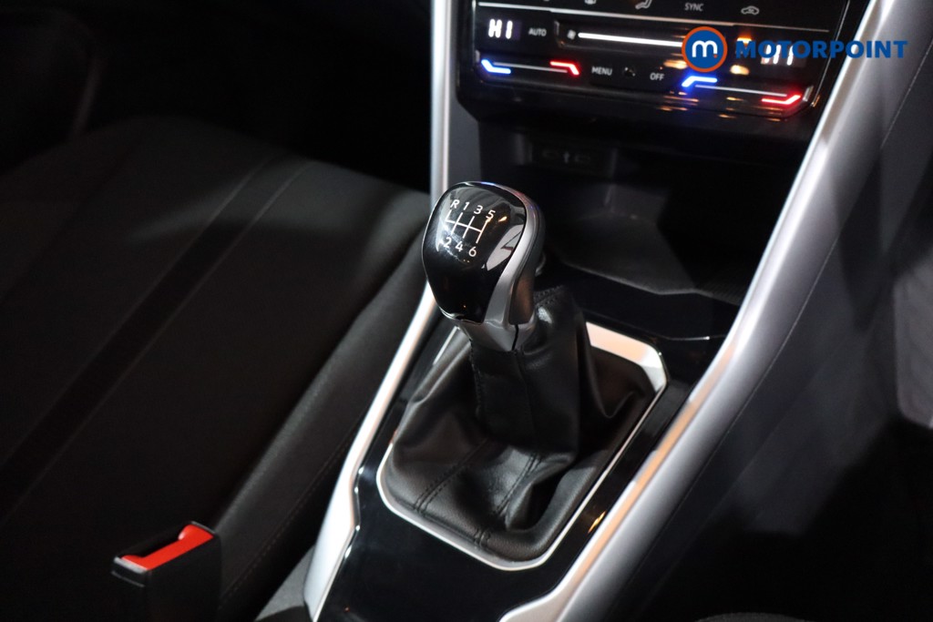 Volkswagen T-Roc Life Manual Petrol SUV - Stock Number (1638640) - 21st supplementary image