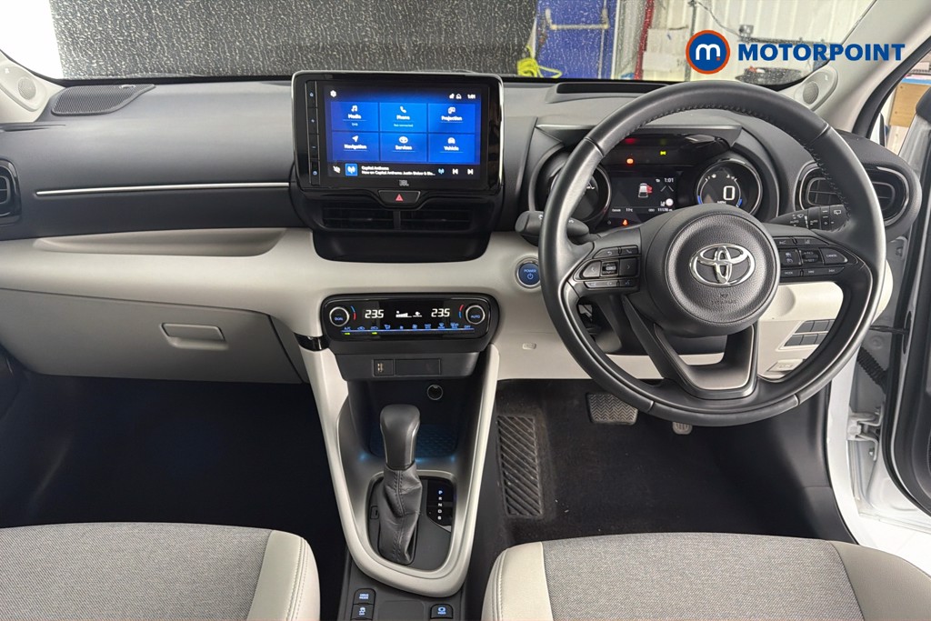 Toyota Yaris Excel Automatic Petrol-Electric Hybrid Hatchback - Stock Number (1612938) - 1st supplementary image