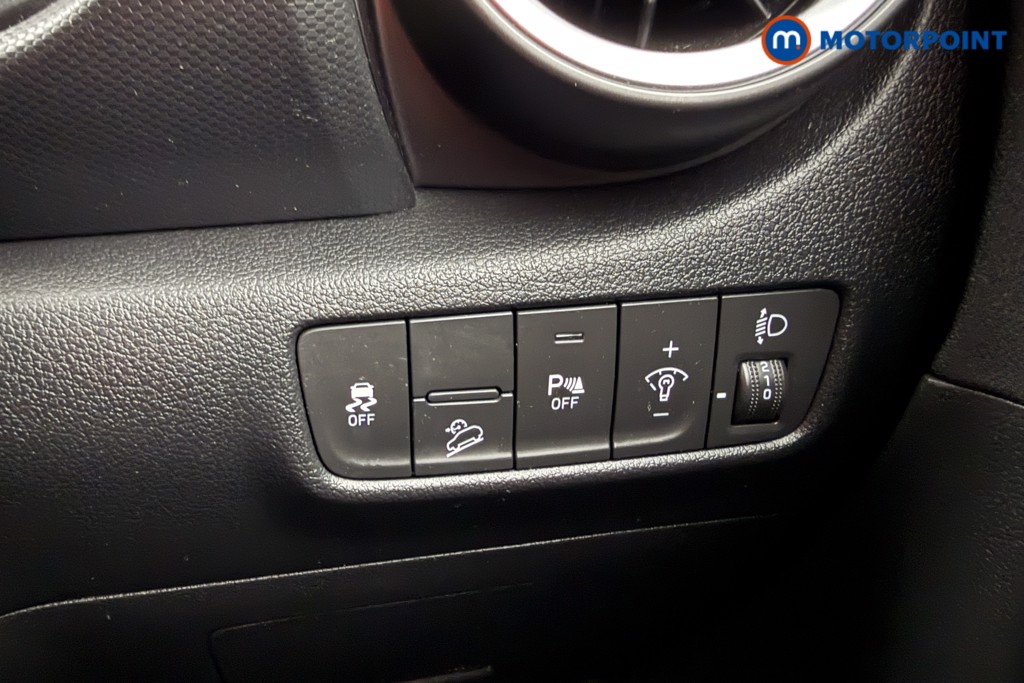 Hyundai Kona Se Connect Manual Petrol SUV - Stock Number (1628354) - 5th supplementary image
