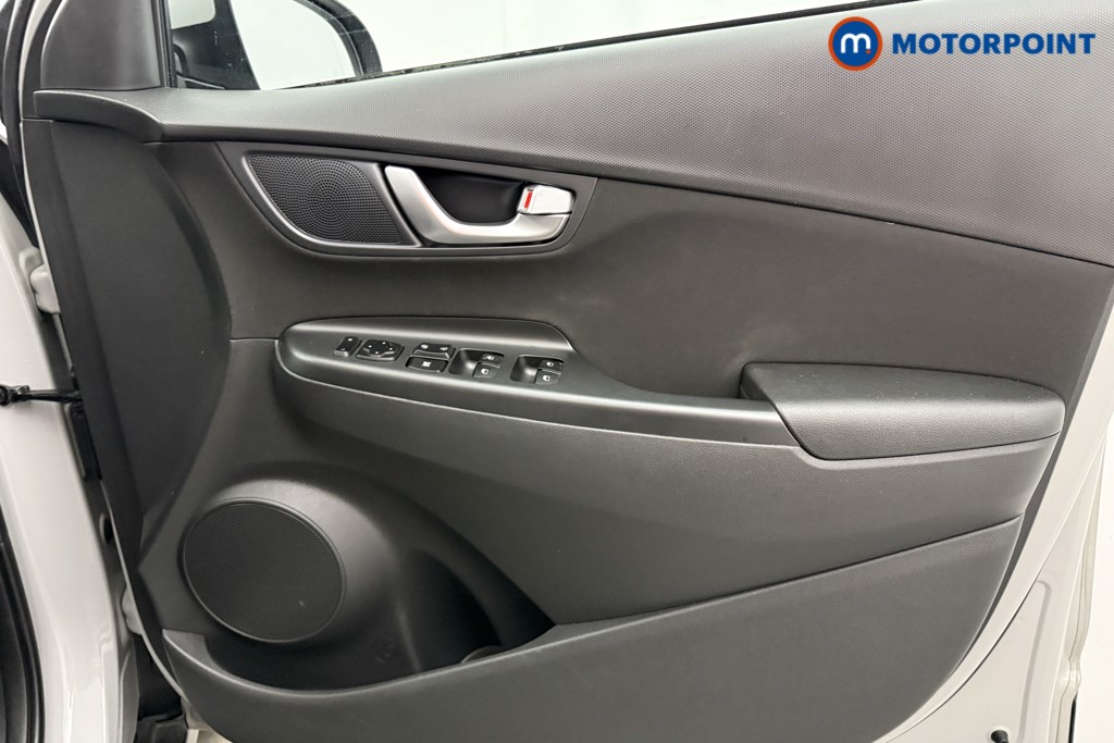 Hyundai Kona Se Connect Manual Petrol SUV - Stock Number (1628354) - 14th supplementary image