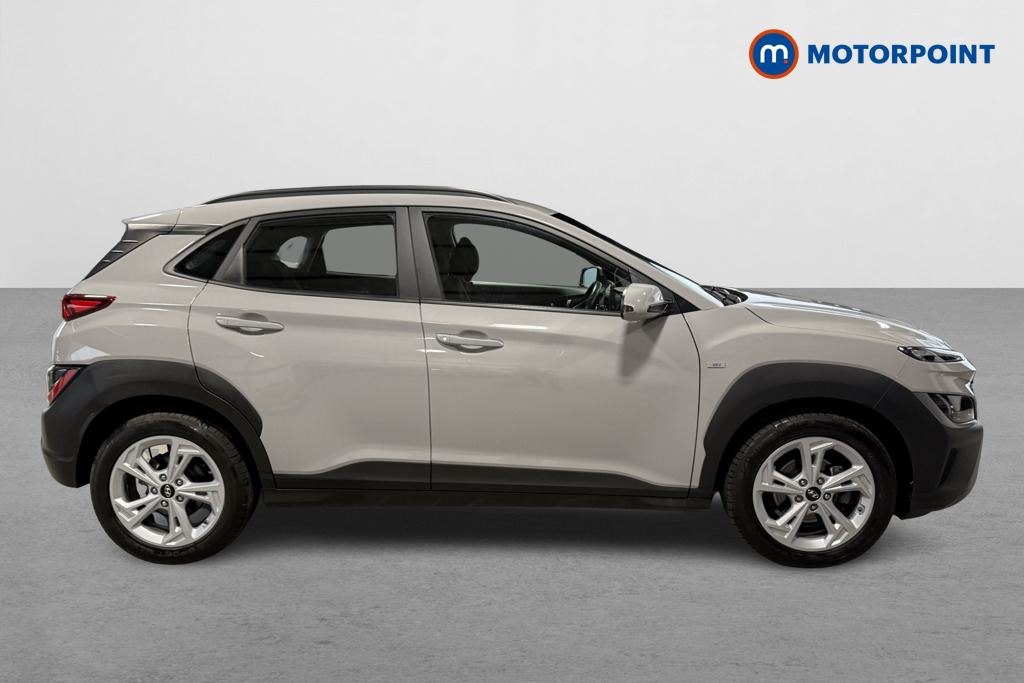 Hyundai Kona Se Connect Manual Petrol SUV - Stock Number (1628354) - Drivers side