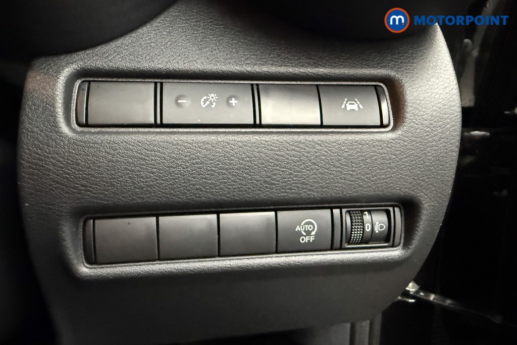 Nissan Juke N-Connecta Manual Petrol SUV - Stock Number (1628446) - 5th supplementary image