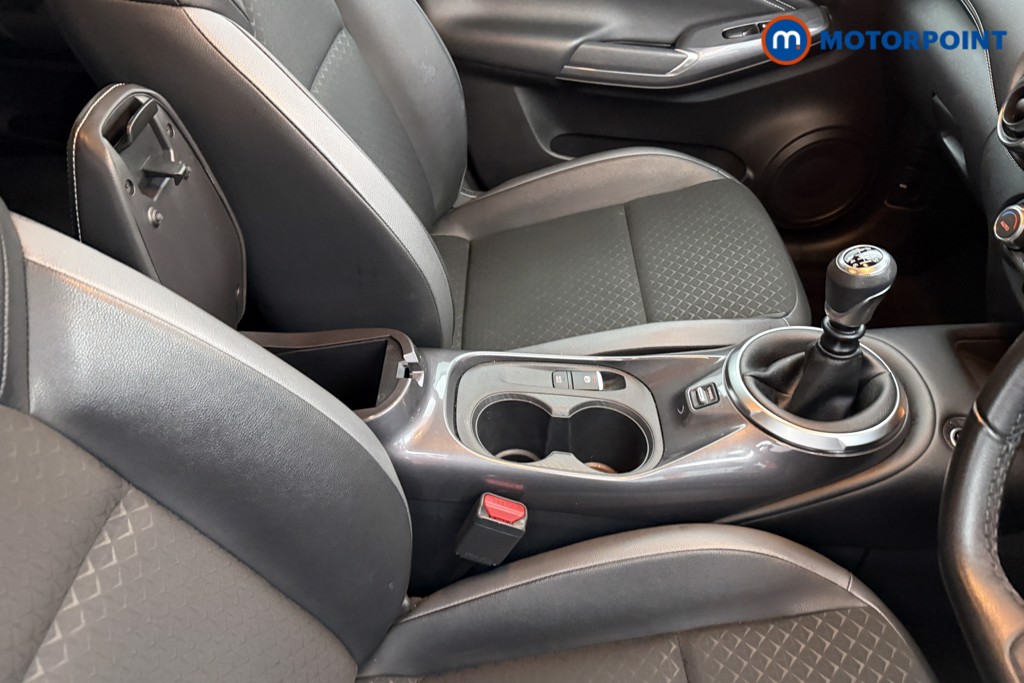 Nissan Juke N-Connecta Manual Petrol SUV - Stock Number (1628446) - 11th supplementary image