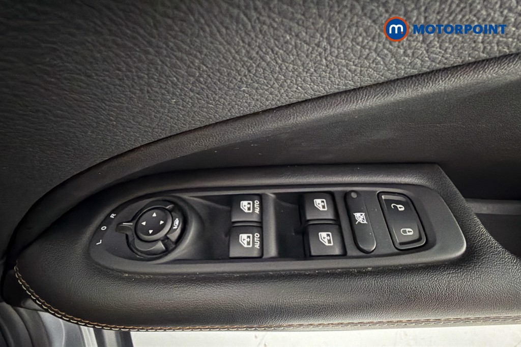 Jeep Compass Longitude Manual Petrol SUV - Stock Number (1631286) - 20th supplementary image