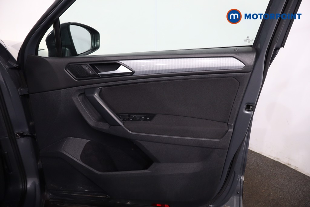 Volkswagen Tiguan Life Automatic Petrol SUV - Stock Number (1631879) - 23rd supplementary image