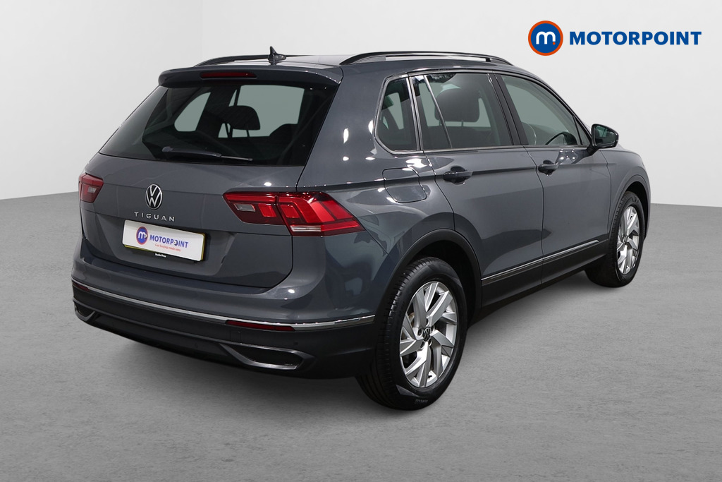 Volkswagen Tiguan Life Automatic Petrol SUV - Stock Number (1631879) - Drivers side rear corner