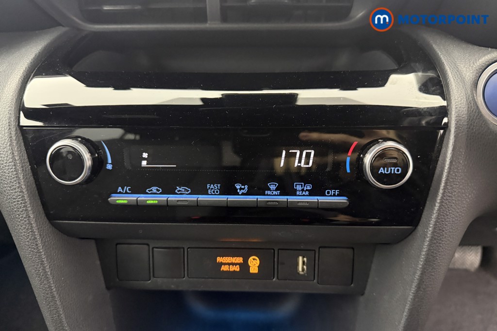 Toyota Yaris Cross Design Automatic Petrol-Electric Hybrid Estate - Stock Number (1632642) - 3rd supplementary image