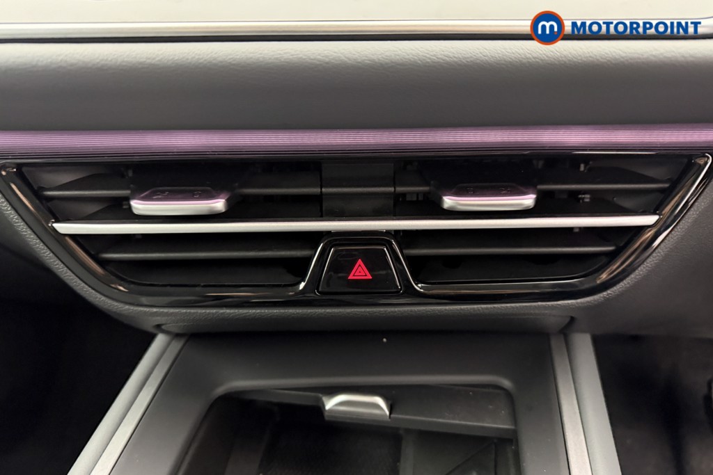 Volkswagen Passat Life Automatic Petrol Plug-In Hybrid Estate - Stock Number (1632859) - 5th supplementary image