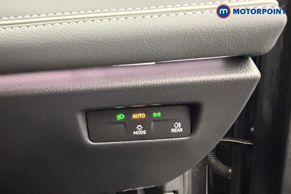 Volkswagen Passat Life Automatic Petrol Plug-In Hybrid Estate - Stock Number (1632859) - 10th supplementary image