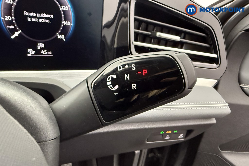 Volkswagen Passat Life Automatic Petrol Plug-In Hybrid Estate - Stock Number (1632859) - 11th supplementary image
