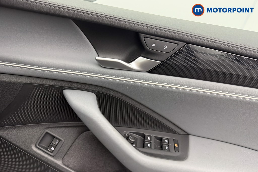 Volkswagen Passat Life Automatic Petrol Plug-In Hybrid Estate - Stock Number (1632859) - 12th supplementary image
