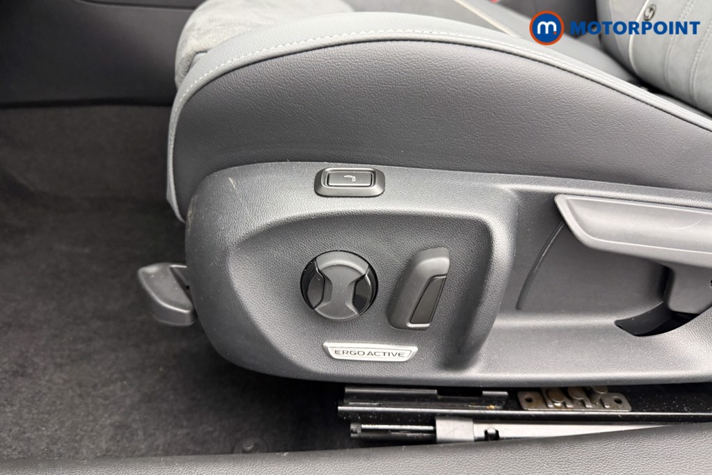 Volkswagen Passat Life Automatic Petrol Plug-In Hybrid Estate - Stock Number (1632859) - 15th supplementary image