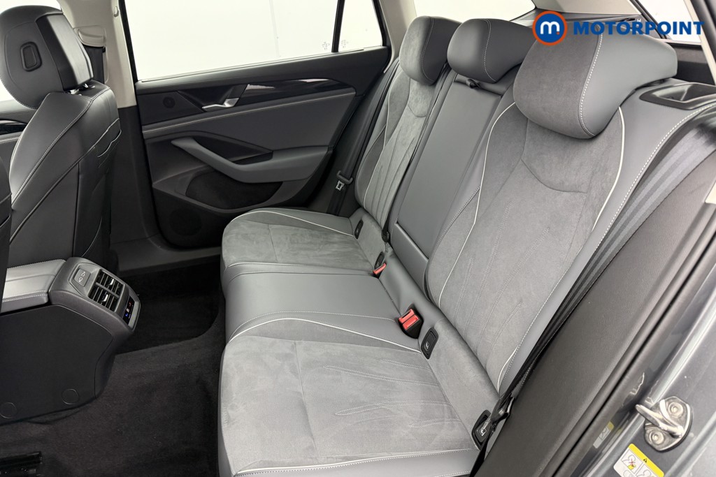 Volkswagen Passat Life Automatic Petrol Plug-In Hybrid Estate - Stock Number (1632859) - 16th supplementary image