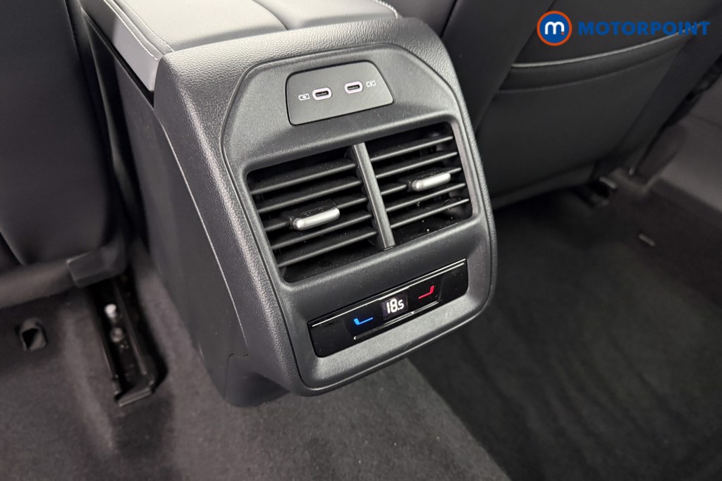 Volkswagen Passat Life Automatic Petrol Plug-In Hybrid Estate - Stock Number (1632859) - 17th supplementary image