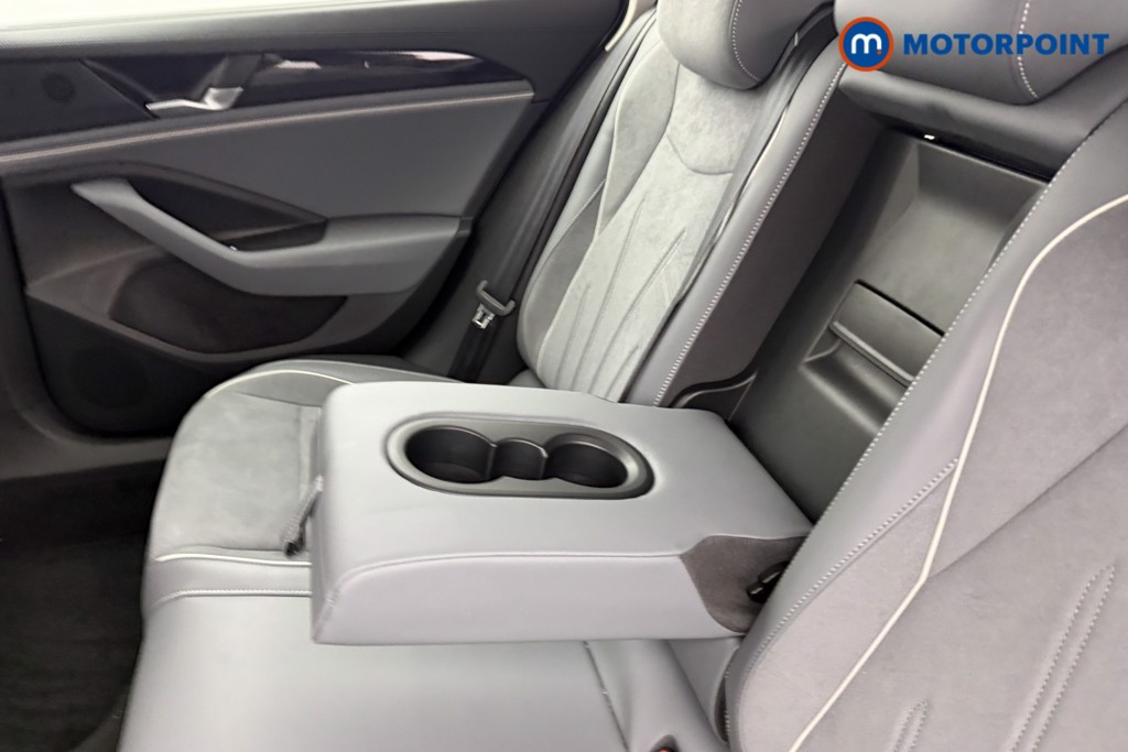 Volkswagen Passat Life Automatic Petrol Plug-In Hybrid Estate - Stock Number (1632859) - 18th supplementary image