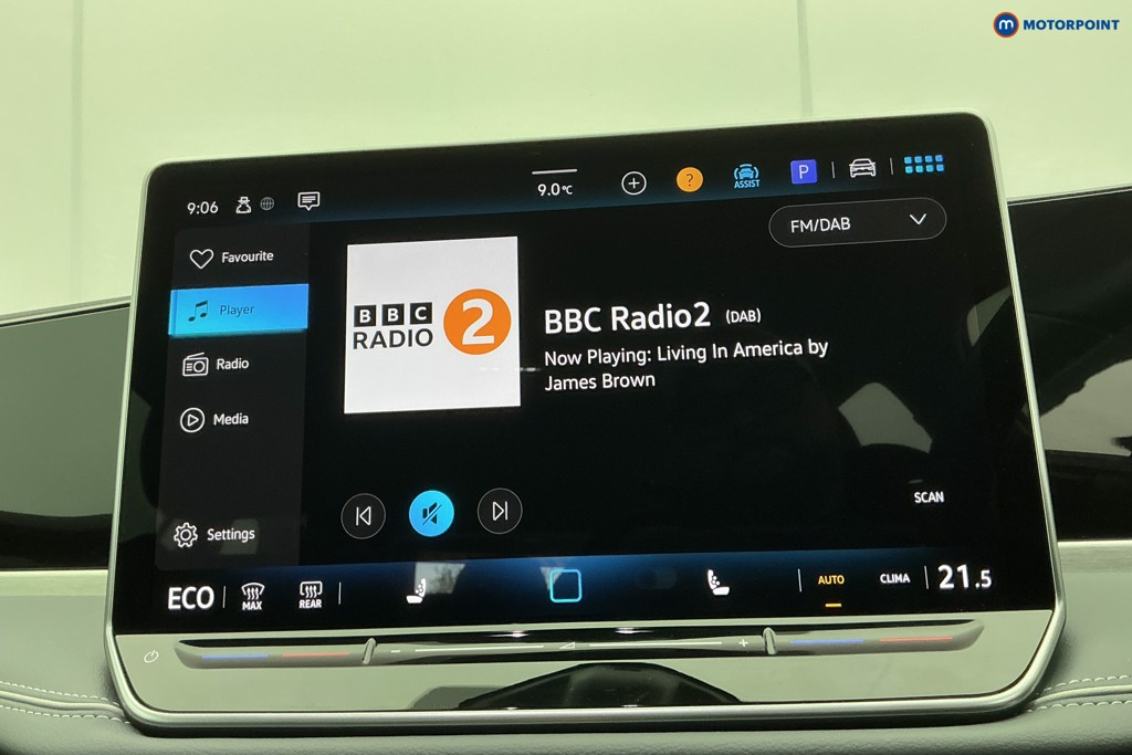 Volkswagen Passat Life Automatic Petrol Plug-In Hybrid Estate - Stock Number (1632875) - 2nd supplementary image