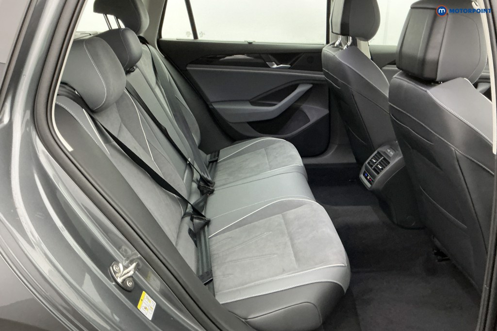 Volkswagen Passat Life Automatic Petrol Plug-In Hybrid Estate - Stock Number (1632875) - 4th supplementary image