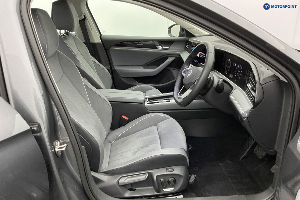 Volkswagen Passat Life Automatic Petrol Plug-In Hybrid Estate - Stock Number (1632875) - 5th supplementary image