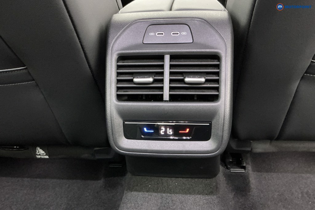 Volkswagen Passat Life Automatic Petrol Plug-In Hybrid Estate - Stock Number (1632875) - 13th supplementary image