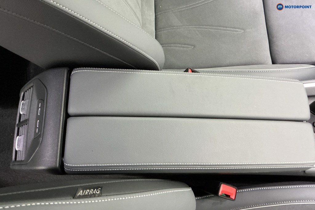 Volkswagen Passat Life Automatic Petrol Plug-In Hybrid Estate - Stock Number (1632875) - 14th supplementary image