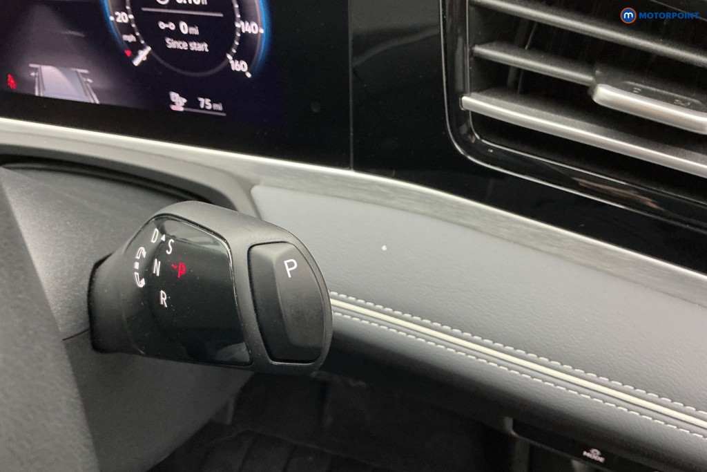 Volkswagen Passat Life Automatic Petrol Plug-In Hybrid Estate - Stock Number (1632875) - 25th supplementary image