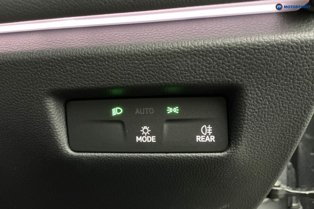 Volkswagen Passat Life Automatic Petrol Plug-In Hybrid Estate - Stock Number (1632875) - 26th supplementary image