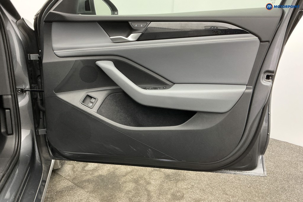 Volkswagen Passat Life Automatic Petrol Plug-In Hybrid Estate - Stock Number (1632875) - 28th supplementary image