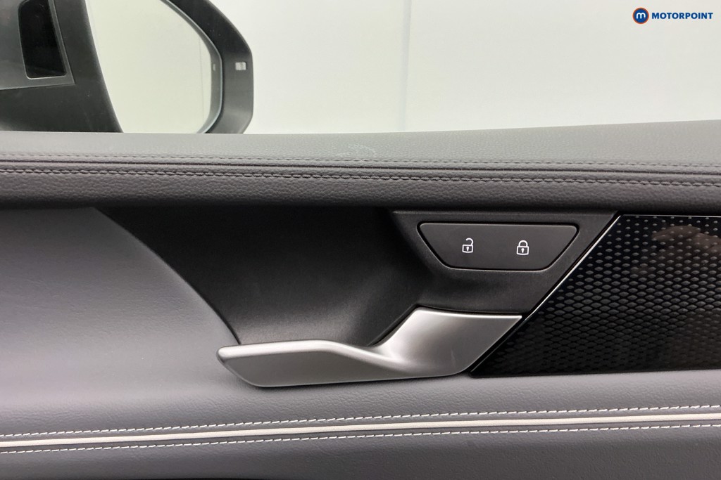 Volkswagen Passat Life Automatic Petrol Plug-In Hybrid Estate - Stock Number (1632875) - 30th supplementary image