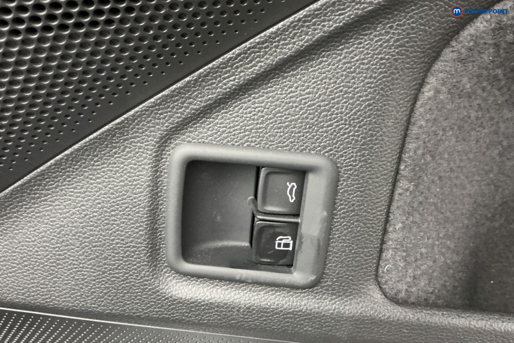 Volkswagen Passat Life Automatic Petrol Plug-In Hybrid Estate - Stock Number (1632875) - 31st supplementary image