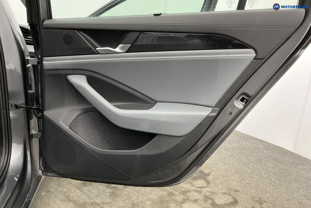 Volkswagen Passat Life Automatic Petrol Plug-In Hybrid Estate - Stock Number (1632875) - 32nd supplementary image