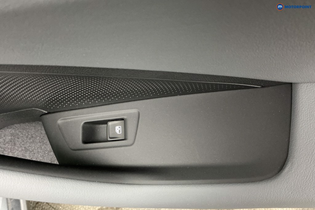 Volkswagen Passat Life Automatic Petrol Plug-In Hybrid Estate - Stock Number (1632875) - 33rd supplementary image