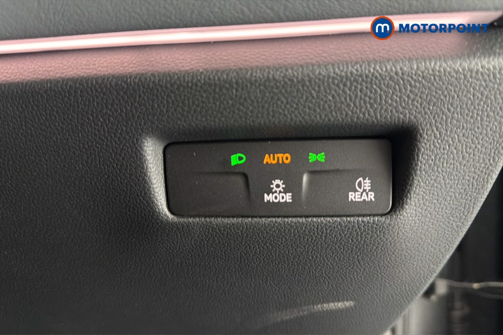 Volkswagen Passat Life Automatic Petrol Plug-In Hybrid Estate - Stock Number (1632890) - 18th supplementary image