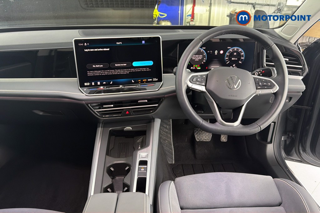 Volkswagen Passat Life Automatic Petrol Plug-In Hybrid Estate - Stock Number (1632890) - 1st supplementary image