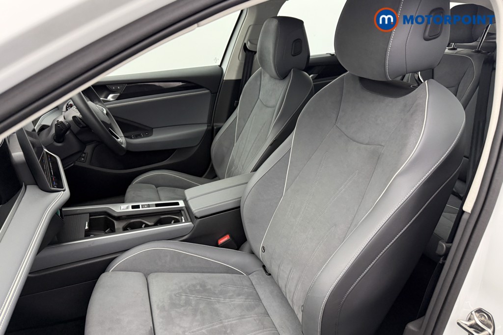 Volkswagen Passat Life Automatic Petrol Plug-In Hybrid Estate - Stock Number (1632922) - 13th supplementary image