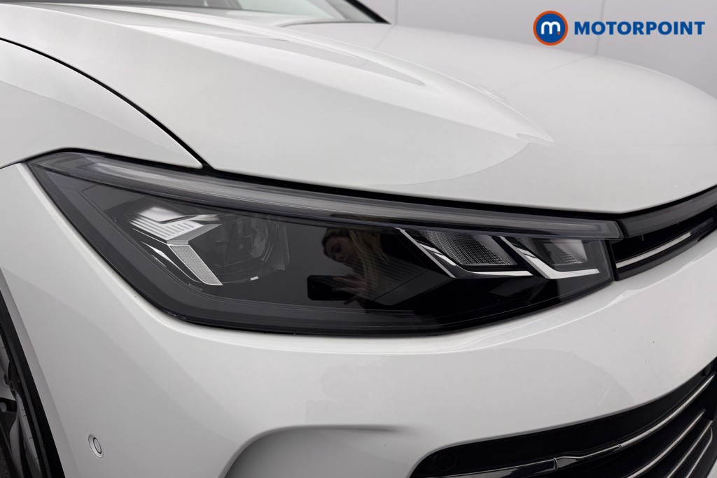 Volkswagen Passat Life Automatic Petrol Plug-In Hybrid Estate - Stock Number (1632922) - 16th supplementary image