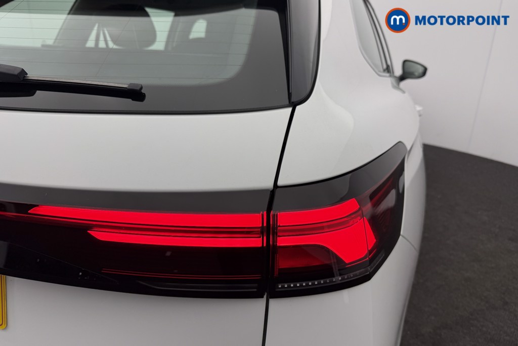 Volkswagen Passat Life Automatic Petrol Plug-In Hybrid Estate - Stock Number (1632922) - 17th supplementary image