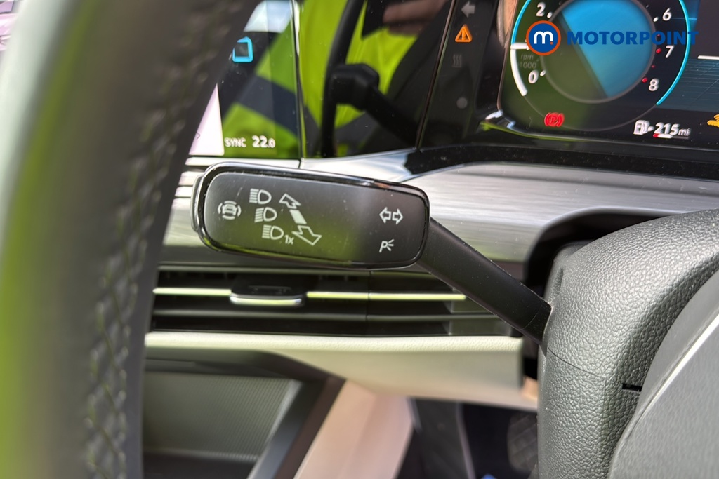 Volkswagen Golf Style Manual Petrol Hatchback - Stock Number (1632983) - 5th supplementary image