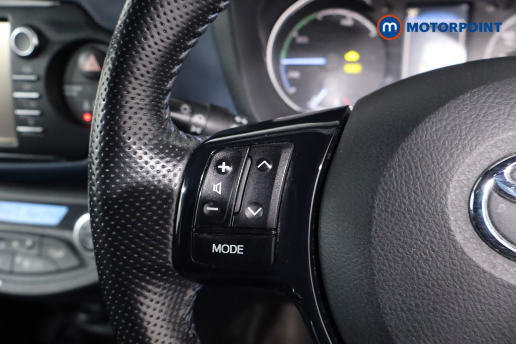Toyota Yaris Bi-Tone Automatic Petrol-Electric Hybrid Hatchback - Stock Number (1633484) - 7th supplementary image