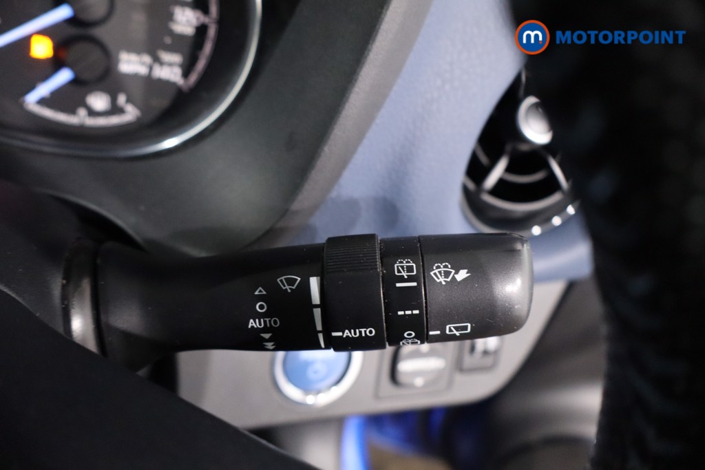 Toyota Yaris Bi-Tone Automatic Petrol-Electric Hybrid Hatchback - Stock Number (1633484) - 15th supplementary image