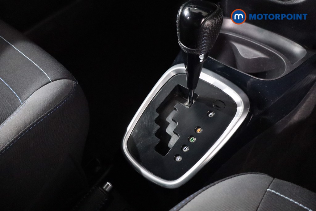 Toyota Yaris Bi-Tone Automatic Petrol-Electric Hybrid Hatchback - Stock Number (1633484) - 21st supplementary image