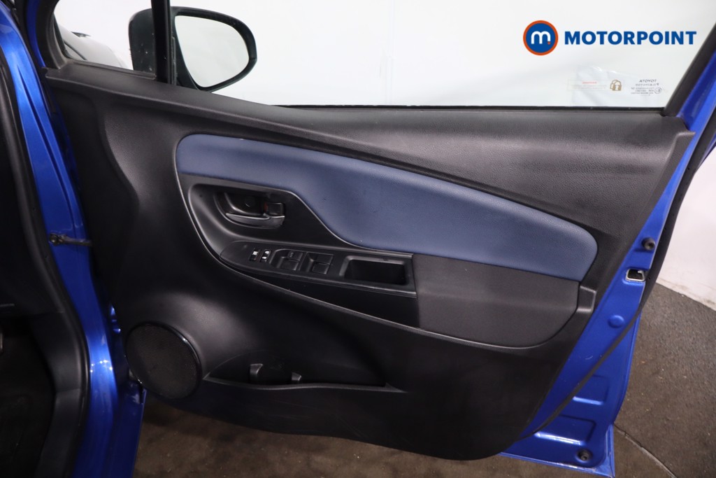 Toyota Yaris Bi-Tone Automatic Petrol-Electric Hybrid Hatchback - Stock Number (1633484) - 23rd supplementary image